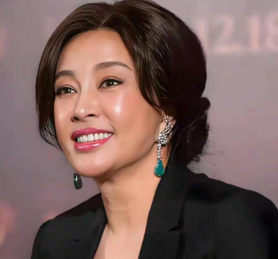 主持人问刘晓庆:“你生过孩子吗？”刘晓庆摇摇头:“没有。”主持人好奇:“那你为什