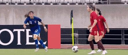 20岁邵子钦闪耀女足东亚杯，未来可期！在女足东亚杯的赛场上，20岁的邵子钦无疑