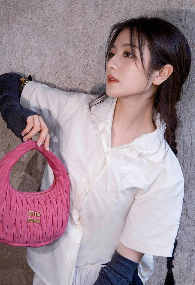 李兰迪白衣长裙,青春活力美少女