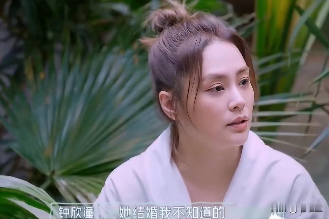 当年阿Sa和郑中基，2006年偷偷在美国洛杉矶结婚，俩人一瞒就是整整四年。就连天