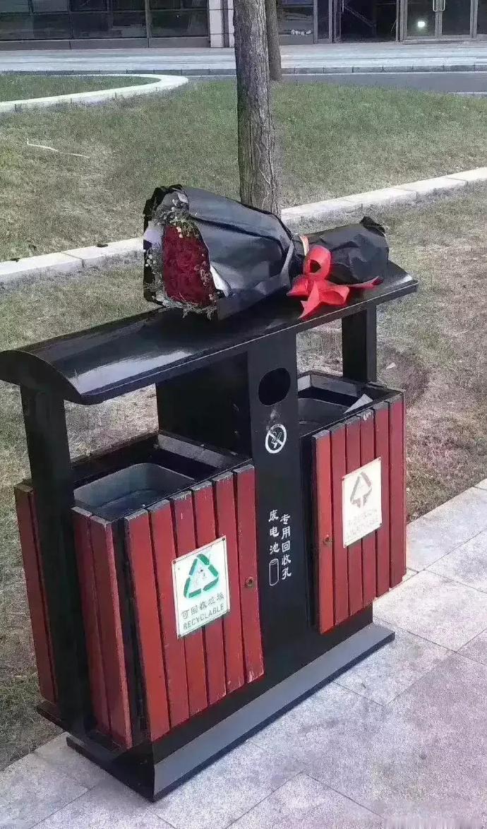 一个敢扔一个敢放都是大胆的人