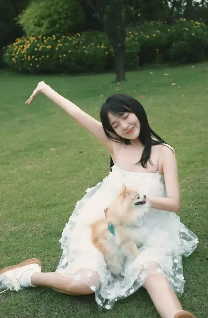 张佳宁，168cm，就是喜欢这张干净，清纯的脸！