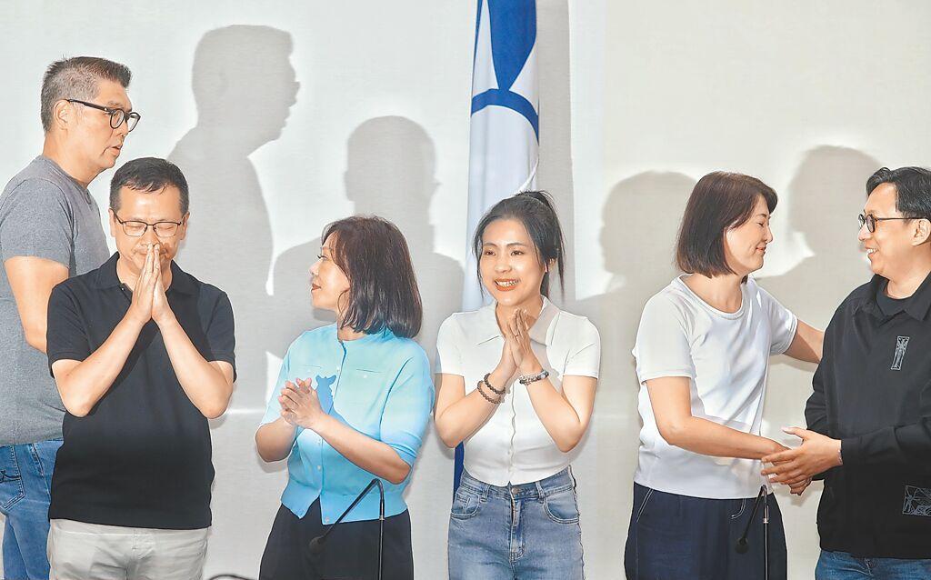 “大罢免”后，台作家痛批国民党。台湾专栏作家雁默今日发文直指此次“大罢免”