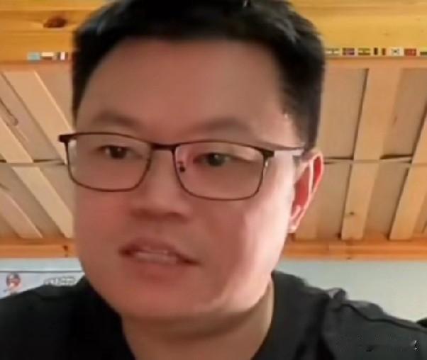 裁判给孙颖莎黄牌，引起很大争议，侯英超一锤定音说明原因！争议是黄牌给谁的？