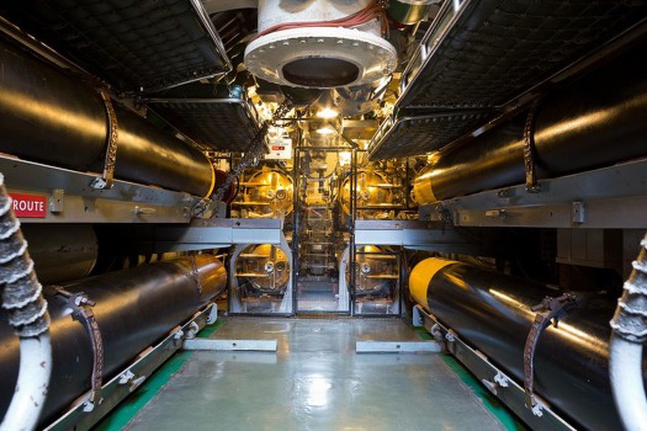 福建舰安装6联装“神秘发射管”提升水下生存能力：福建舰安装六联装反鱼雷鱼雷系统