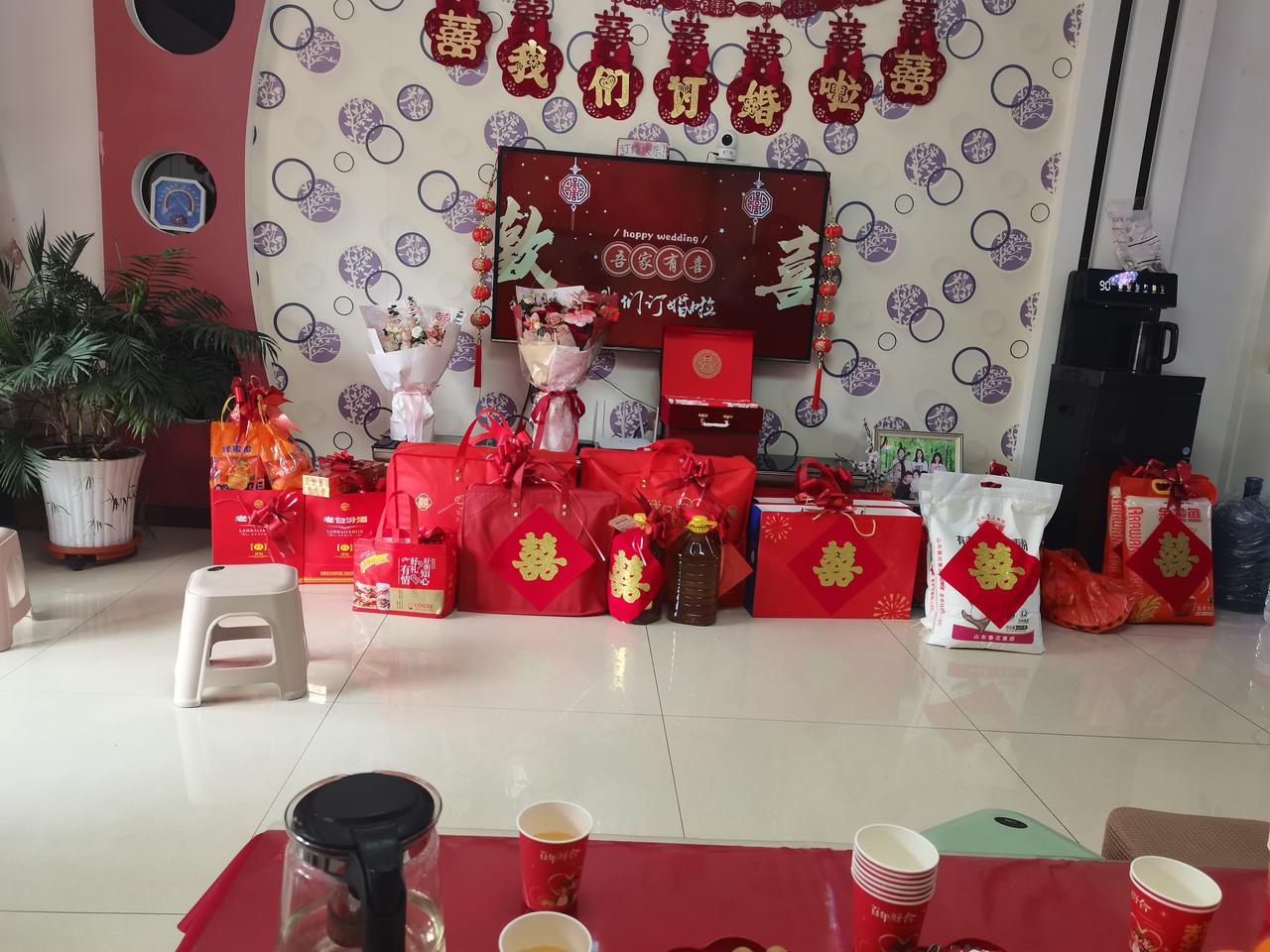 前几天去参加外甥的订婚宴，真是看得心里感慨万千！现在娶媳妇的花销实在太高了