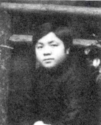 比宋庆龄还难请，中央三次请她担任要职，她都婉拒。 1949年前后，中央曾多次