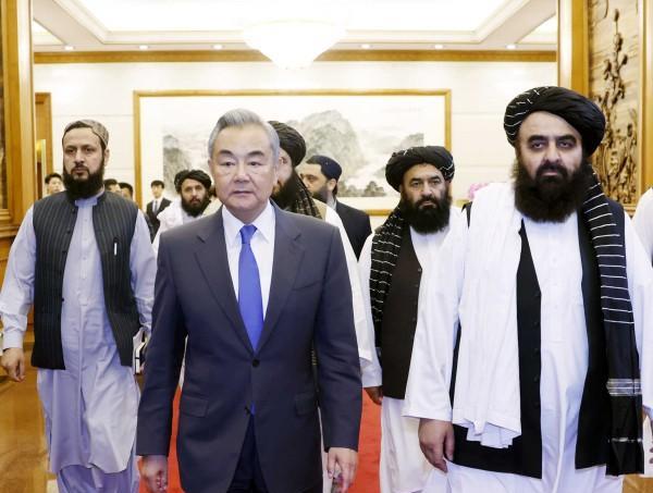 中国和阿富汗谈妥了外交部长王毅于5月21日与阿富汗代理外长穆塔基举行重要