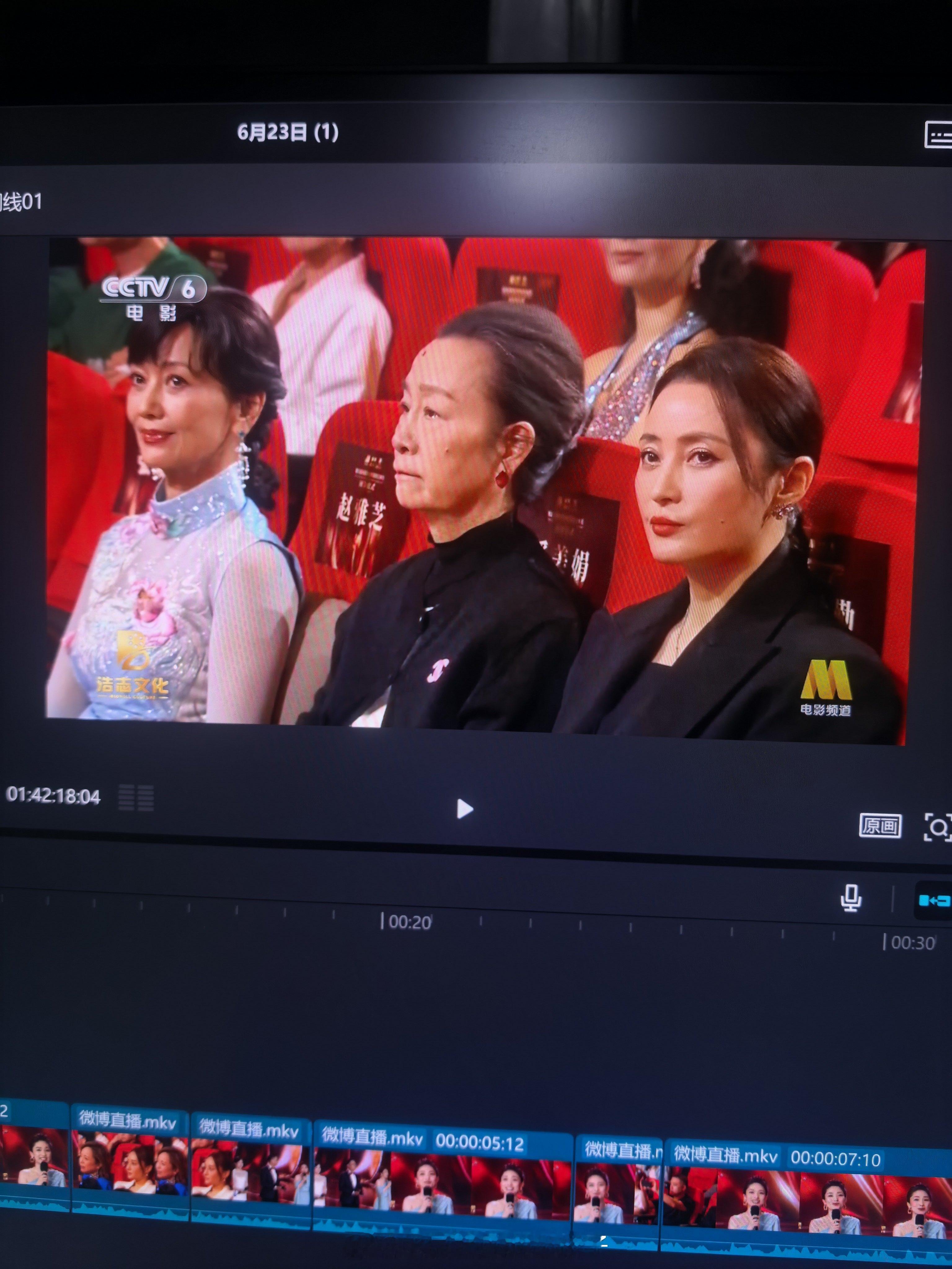 台下镜头很多的样子～开心～