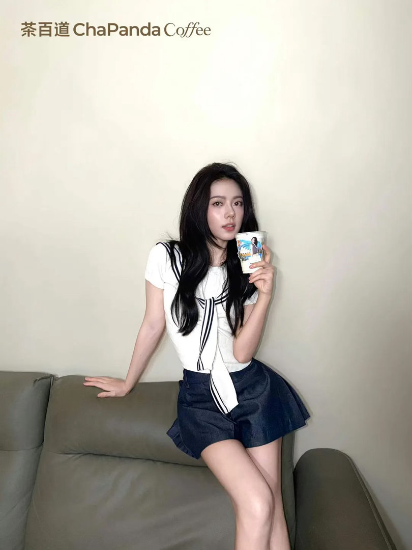 茶百道拍的赵今麦完全青春靓女​