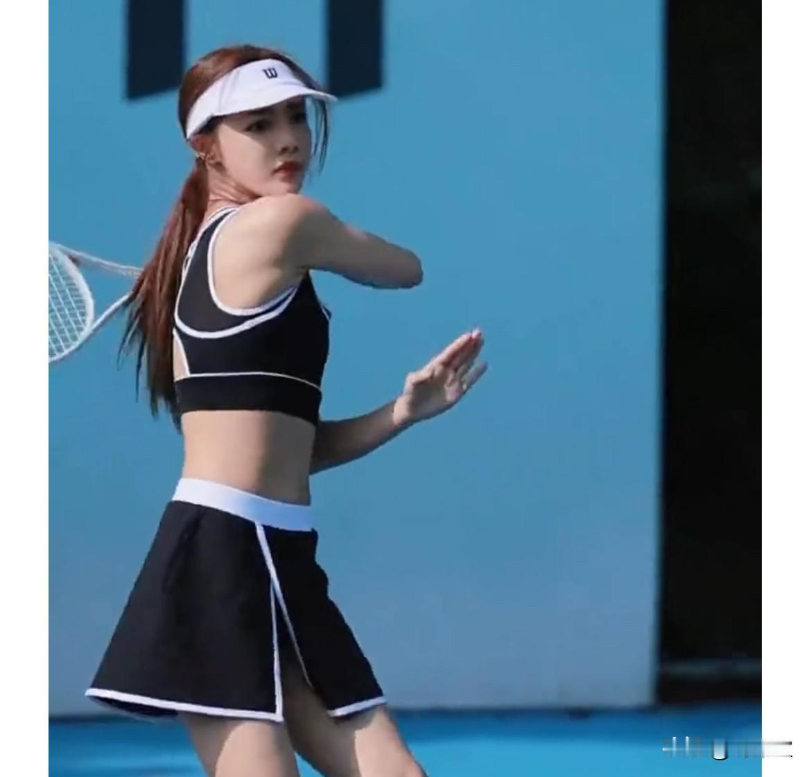 原来小姨妈早就结过婚了！真不愧是爱情公寓演技最好的一位，这么多年女主演们也就还剩