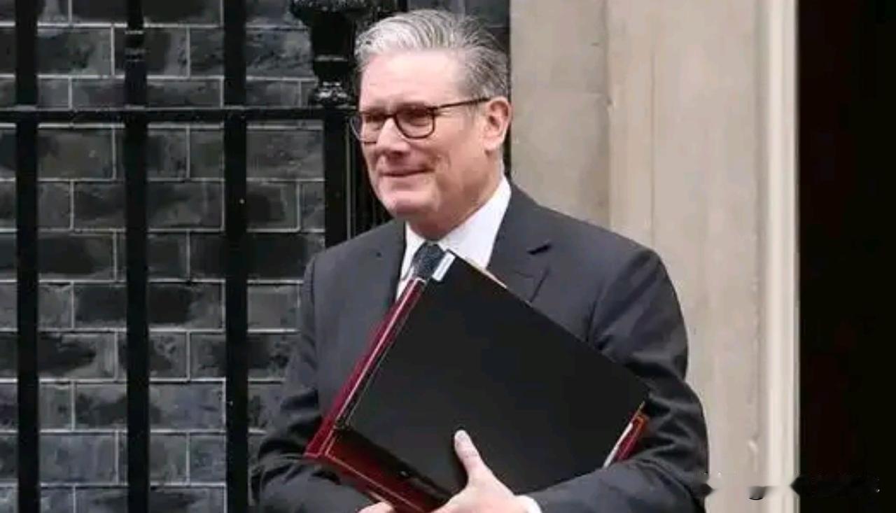 英国外交“自困”：斯塔默访华计划搁浅背后的深层剖析在国际外交的舞台上，英国首