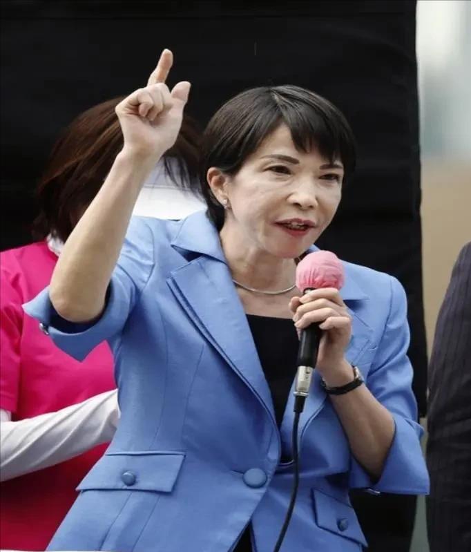 曾任日本空军参谋长的田母神俊雄在自媒体上评论说：“对于高市首相在国会上表示台