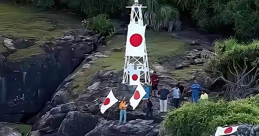 难怪日本的这么嚣张！钓鱼岛上都有日本宣誓主权的灯塔和国旗，虽然钓鱼