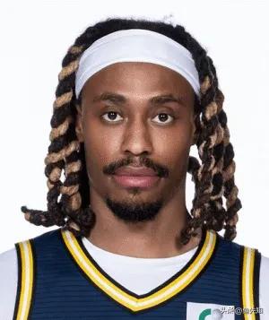 很多广东球迷指责麦考尔今天最后时刻被阿布都沙拉木抢断，说他是今晚广东队输球的罪魁