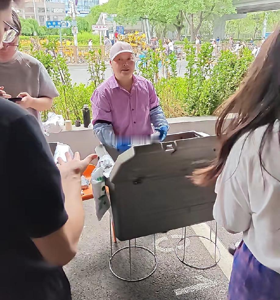 北京“鹅腿阿姨”及家人对事件的最新解释:她们是这么解释的:“鹅腿阿姨这个名字叫