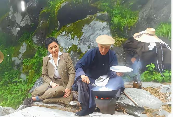 王铎：蒋介石在庐山给夫人打饭