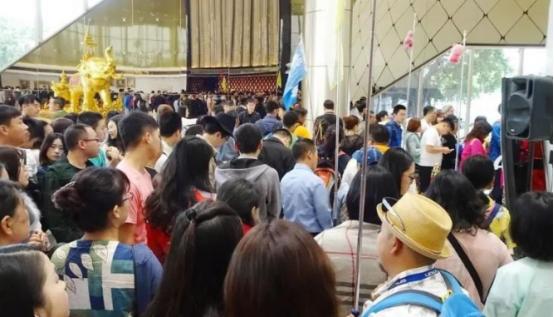 为什么现在大家都不喜欢出国旅游了？ 搁前几年，谁朋友圈要是没几条出国打卡的动