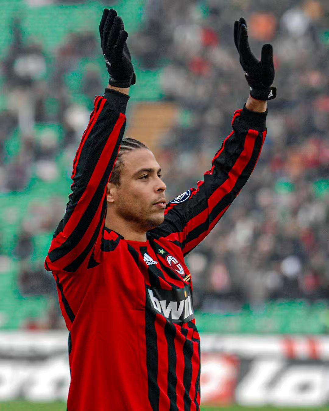 又一球星证实，大罗是足坛史上最佳！前米兰、法国名宿德塞利最近接受媒体采访时说，