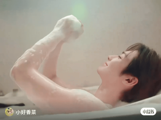 没想到侯明昊竟然以这种方式出圈了