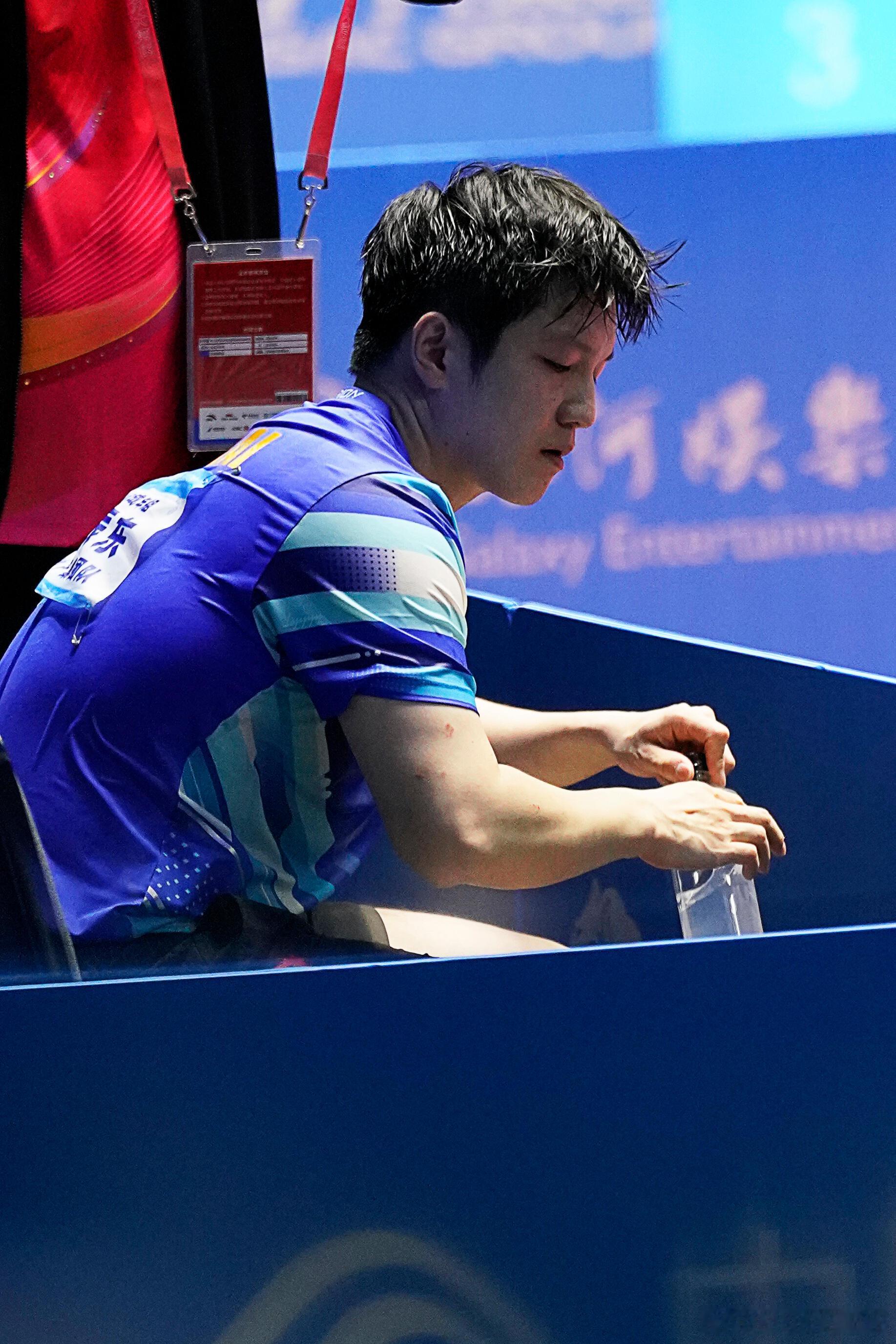 站在了光里的hero