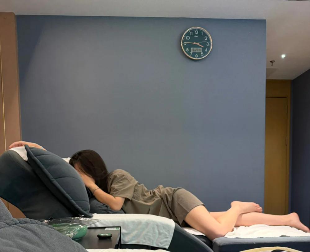 以前累了只会偷偷流泪现在累了只想精油开背
