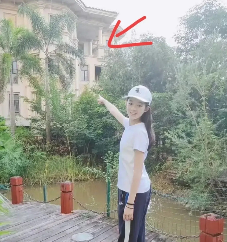 18岁的黄杨钿甜真的给所有人提了个醒无论你多有钱，无论你过的多好，还是要