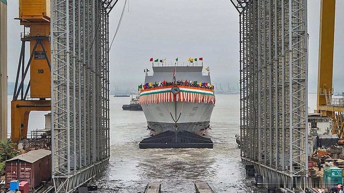 🚢🇮🇳护卫舰“塔拉吉里”交付印度海军在MazagonDockSh