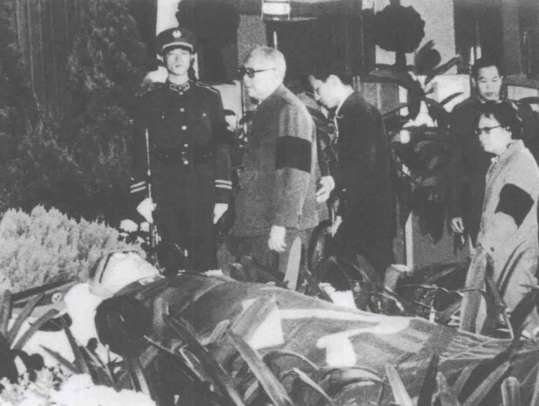 1986年10月7日，一代军神在北京逝世，他是最高寿的元帅，享年94岁。李先念携