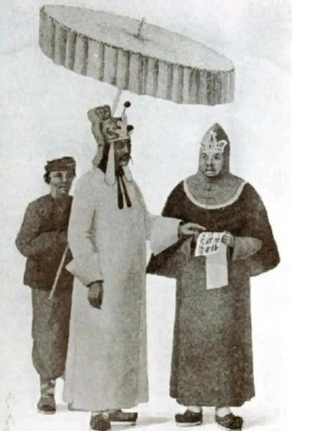 中国历史上那些带兵的狠人，往往严禁手下有男女之事，否则格杀勿论。比如太平天国