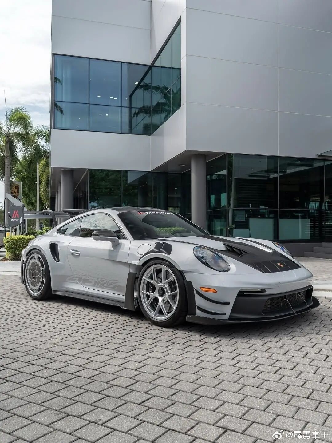 冰灰锋芒，驭风而行，保时捷911GT3RS携Manthey性能套件凛冽登场