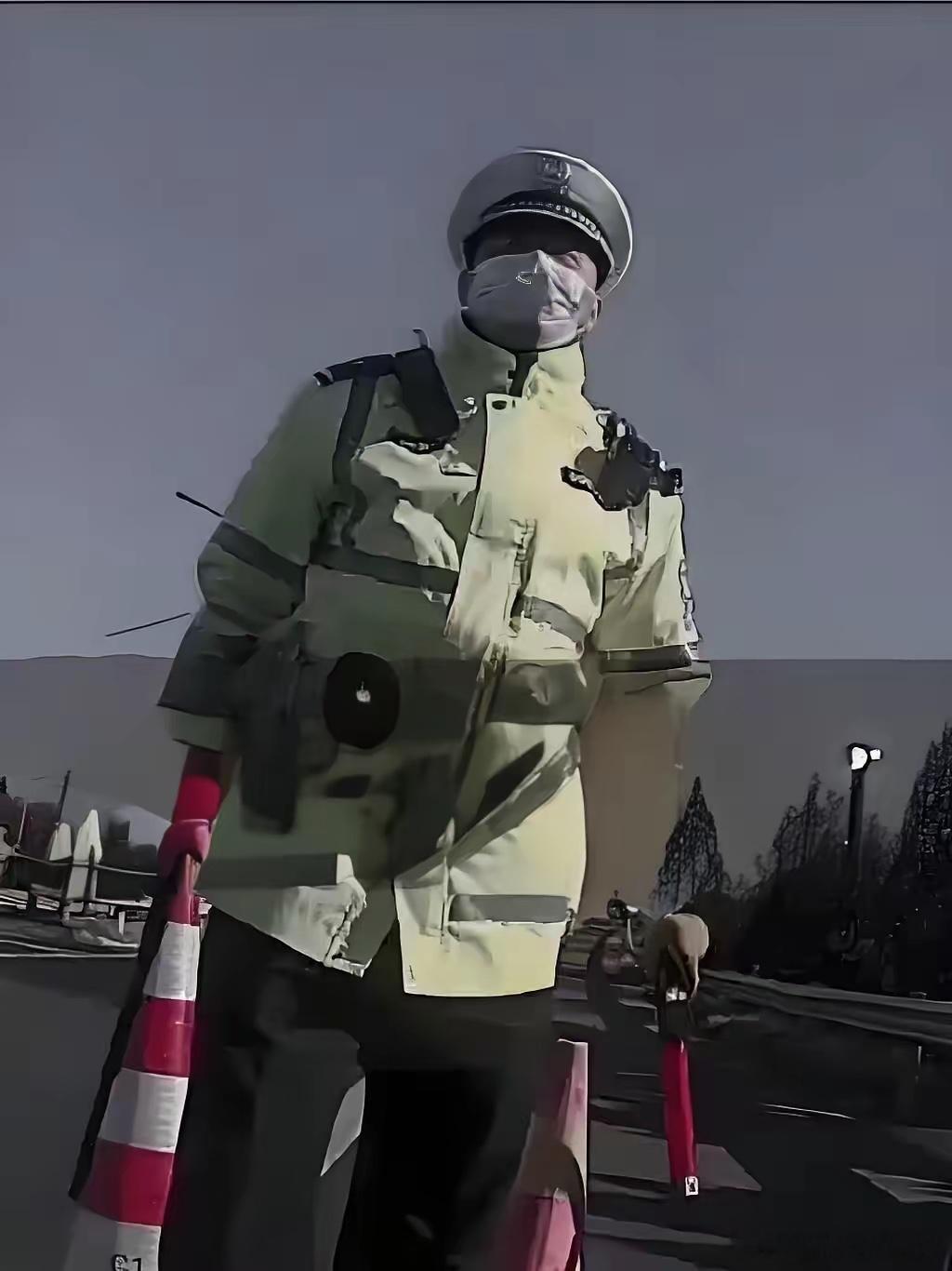 一夜之间，这位拦车的交警火了，看哭很多人。11月13日17:52，在北京，一男子