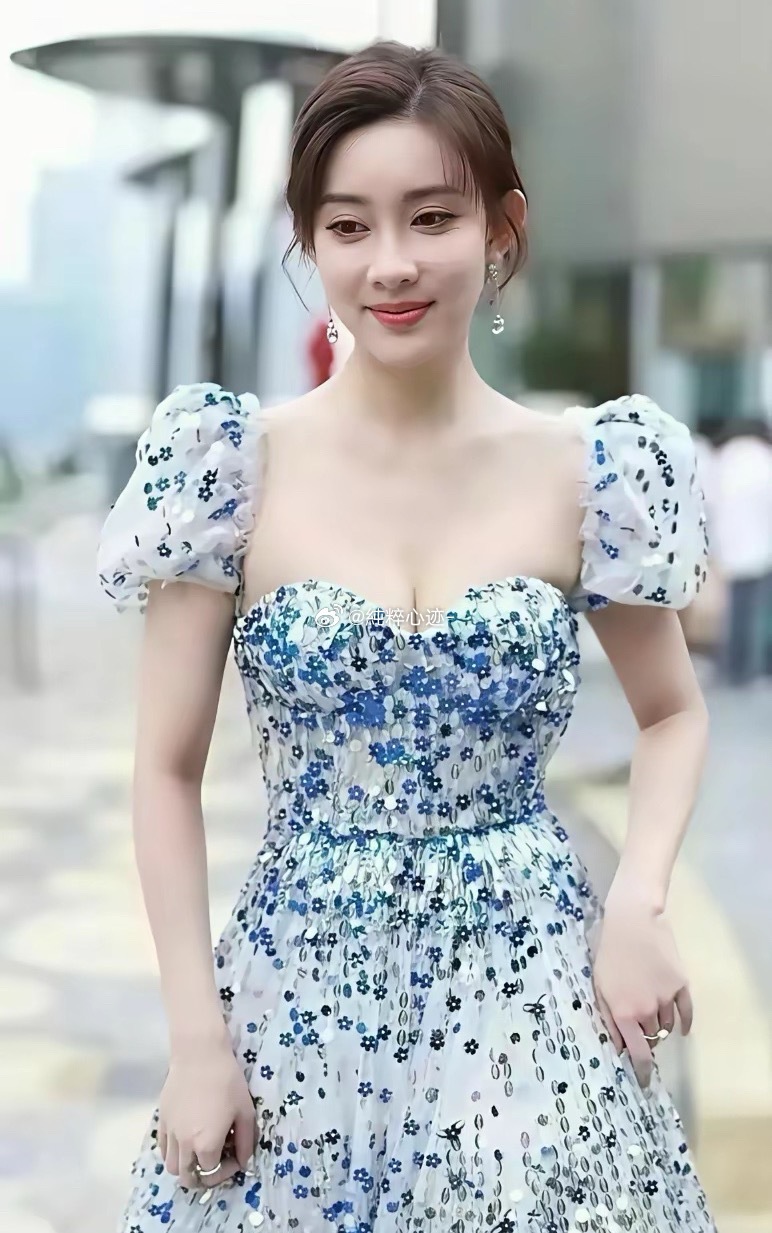 孟子义身高170体重只有80斤，而陈都灵身高168体重90斤，但为啥视角感受是孟