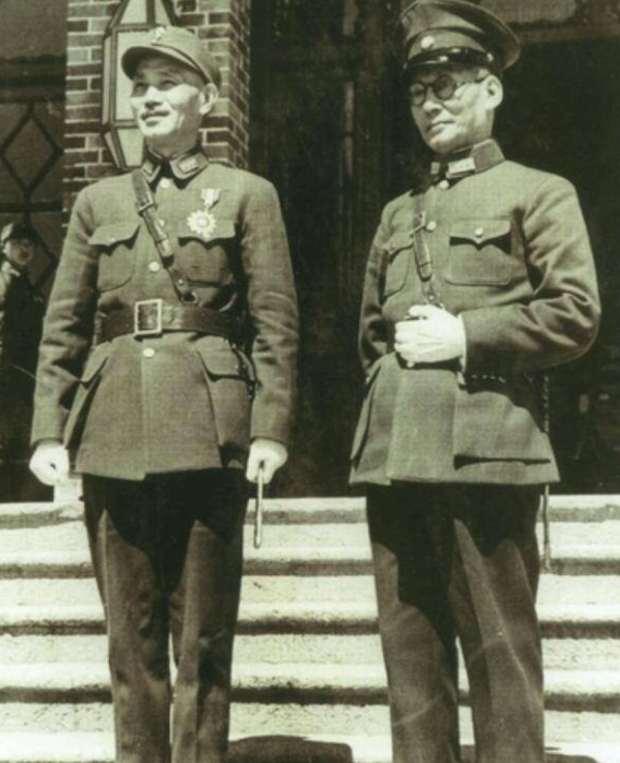 1947年，国民党上将龙云送女儿出国留学，刚到火车站，大队宪兵赶到，带队军官说：