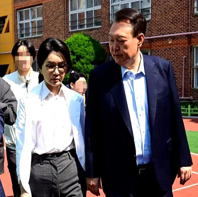 尹锡悦真男人，天天医院陪老婆韩国前总统尹锡悦，最近简直变