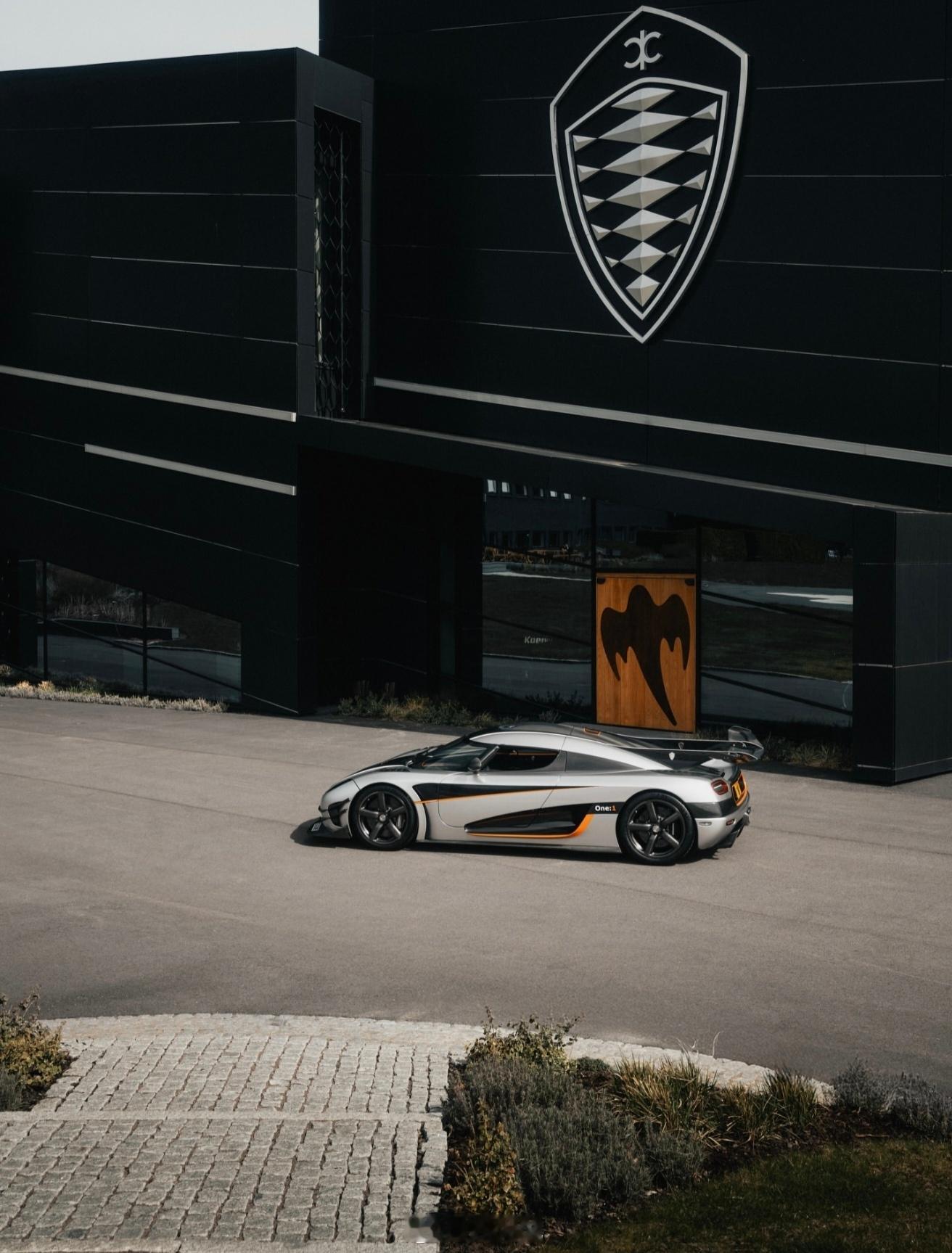 跑车大v聊车柯尼塞格2014年推出One:1，以1360马力对应1360公斤整