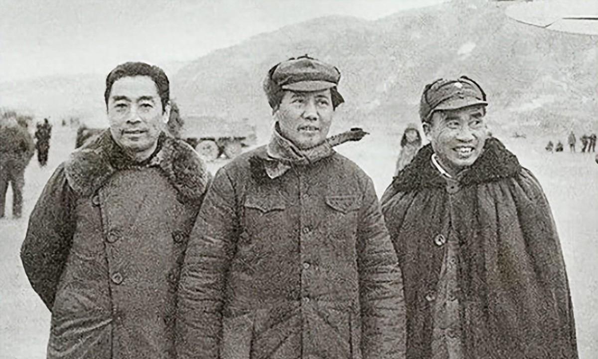 许光达在战斗中成功击败廖昂，俘获时竟凭独特的走路姿势认出老同学，引人感叹！一九