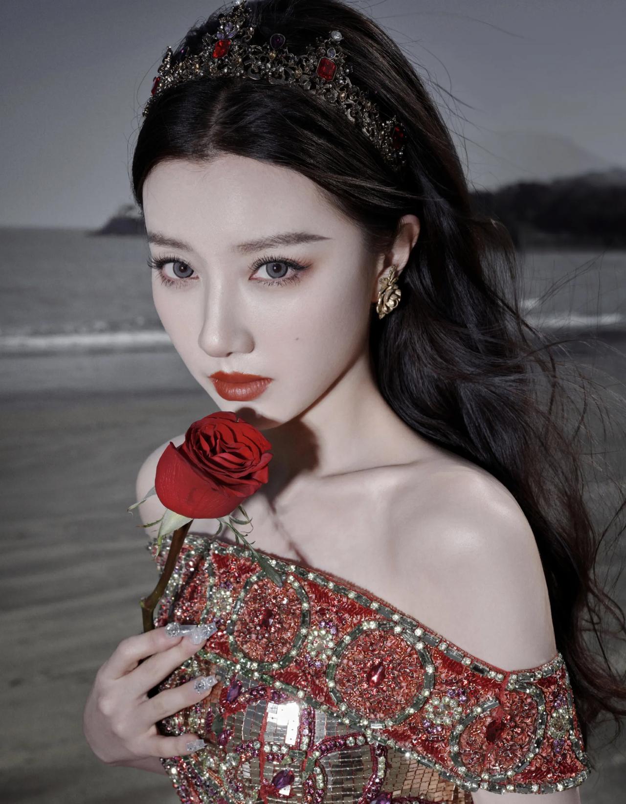 王鹤润美图分享，海边写真，优雅美丽海边氛围写真王鹤润演技王语会写真刘嫒润