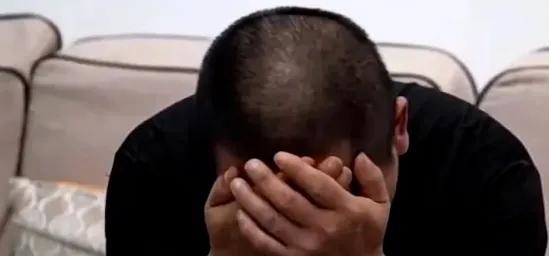 重庆一男子婚后17年发现儿子非亲生，心软继续供儿子读完大学，没想到，儿子一毕业就
