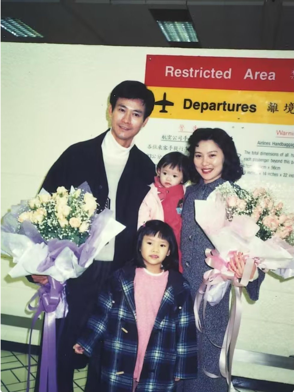 郑少秋33岁小女儿近照曝光，样貌清秀五官神似父亲，专注学术研究