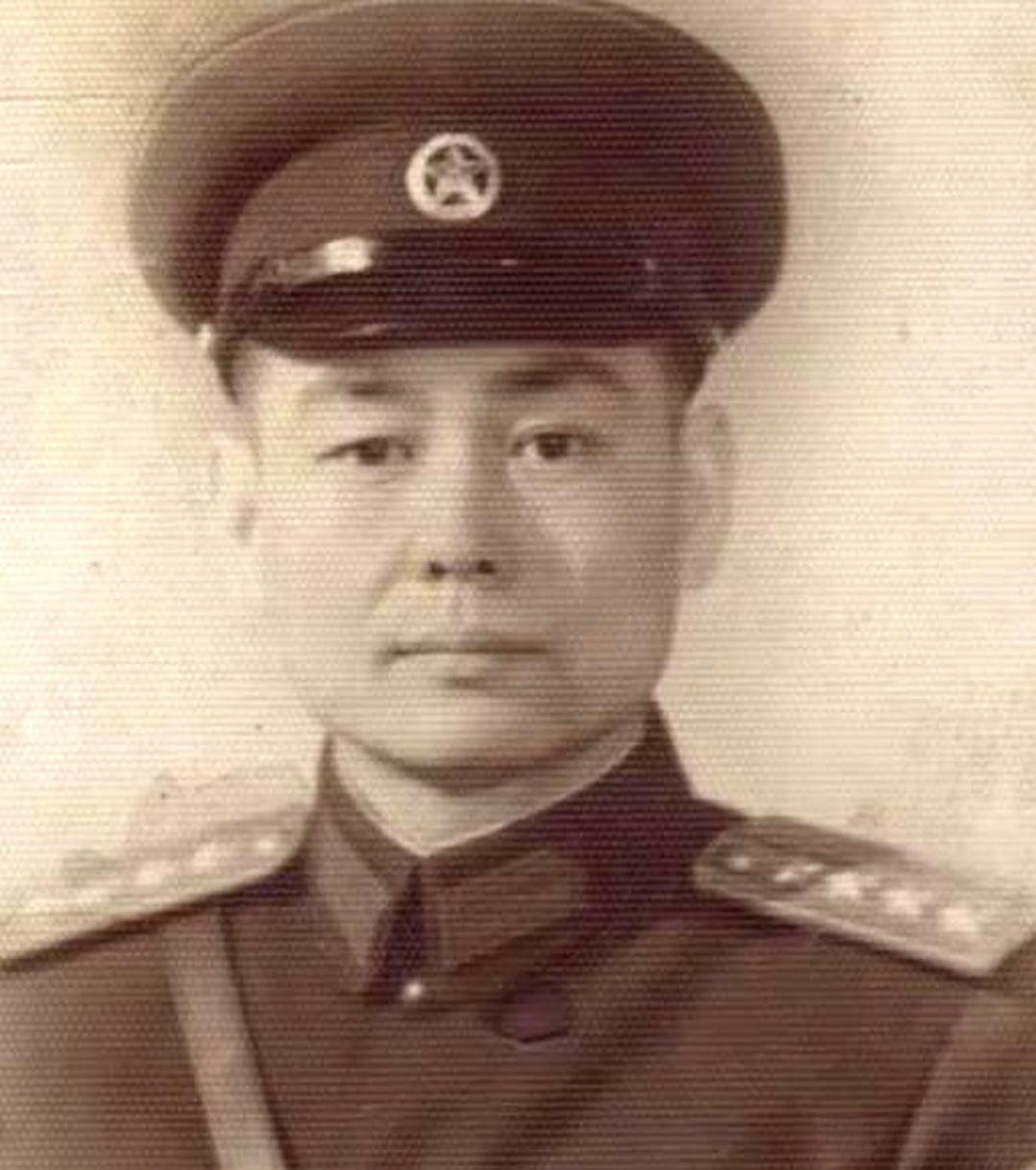 1962年深秋，北京八宝山革命公墓悄然添了一座新坟。墓碑上只刻着白正刚三个字，没