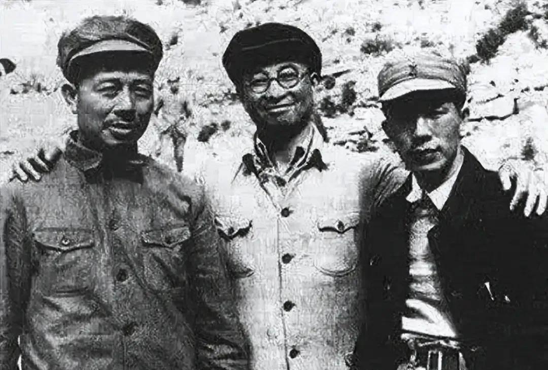 日军有个规矩：遇到386旅，绕着走。但1937年改编时谁当旅长，其实是个大问题。