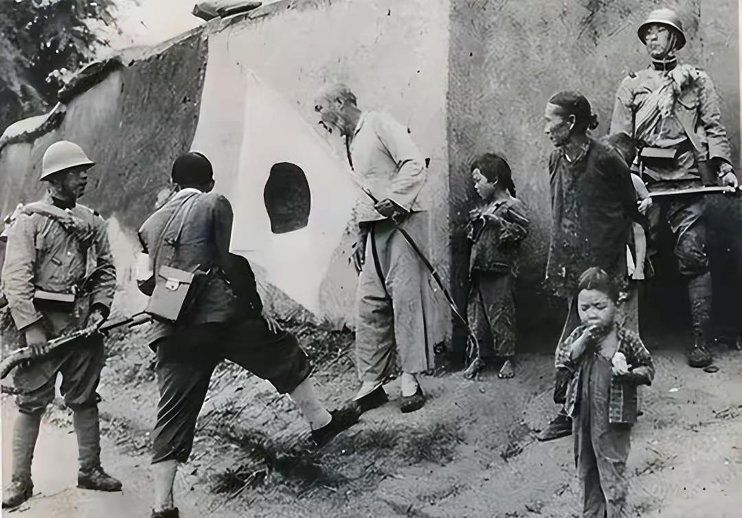 日寇暴行:内乡岳家营惨案　　1945年春,日军侵占西峡口后，岳家营(今属西峡