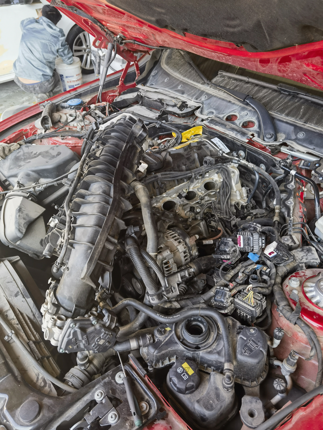 11万公里还是躲不过11万公里最终还是漏防冻液了，老化炸了