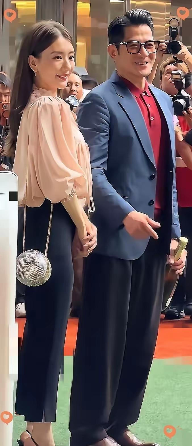 四大天王，只有他喜欢带着老婆经常露面！从来没见过刘德华、张学友和黎明时不时地就晒