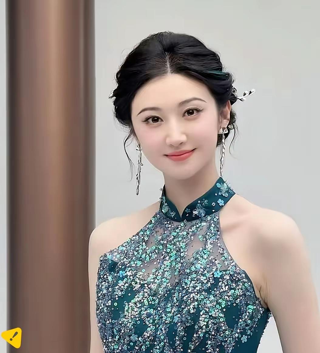 孙割说，景甜除了钱，就是钱，全是为了钱，景甜身高1米68，是大明星，长相漂亮，