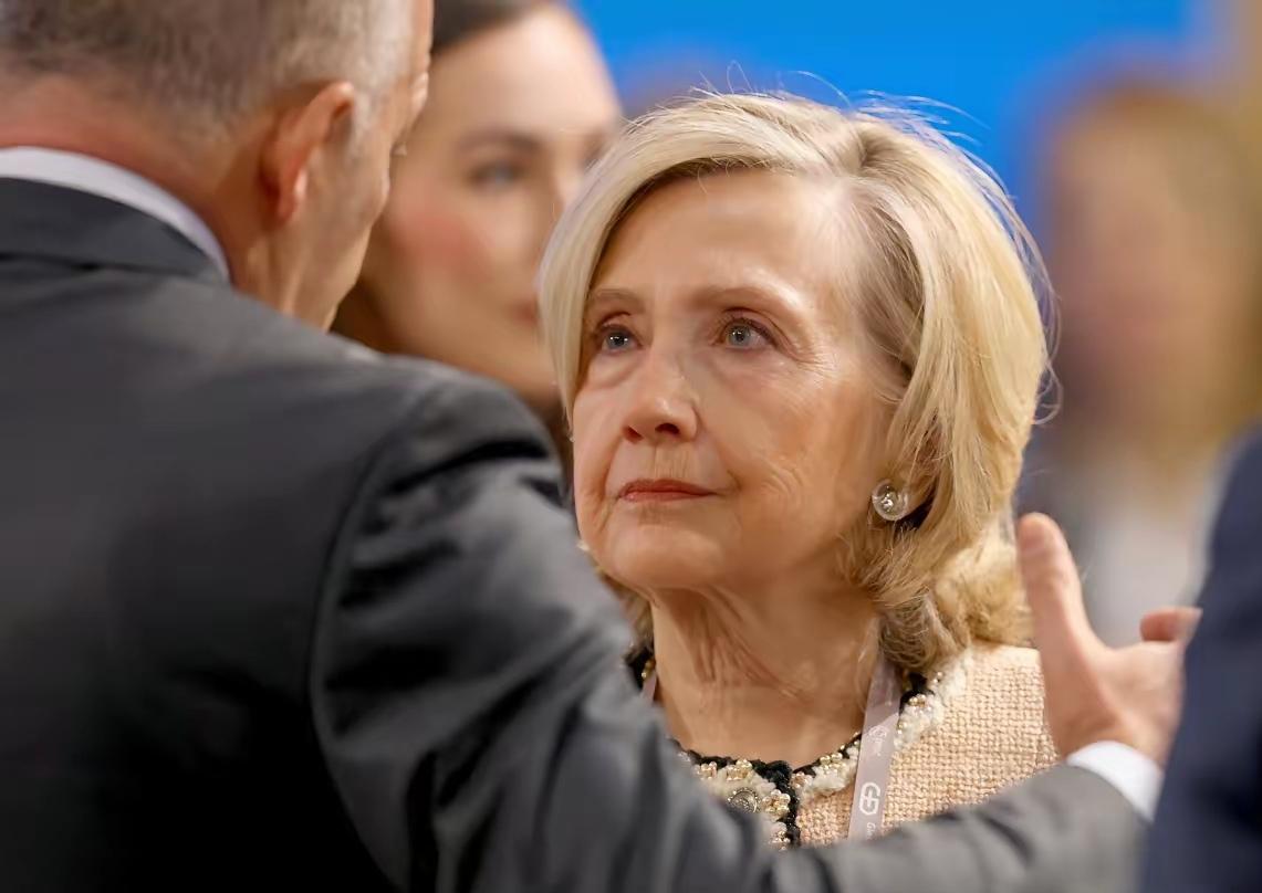 希拉里慕尼黑开火！这次不怼俄罗斯，专盯特朗普往死里整太刺激了！第62届慕尼黑