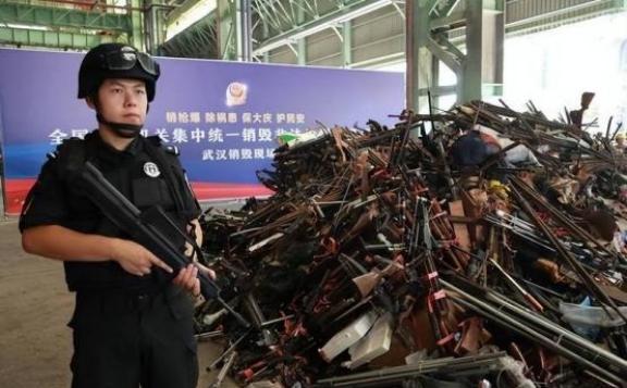 为什么中国一定要禁枪？如果像美国一样不禁枪，会发生什么乱子？都说以前的中国是不禁