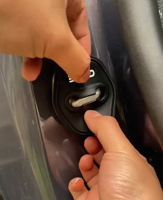 只要你开的是比亚迪，不管是什么车型，这个位置一定要注意了，就是比亚迪车门锁这个位