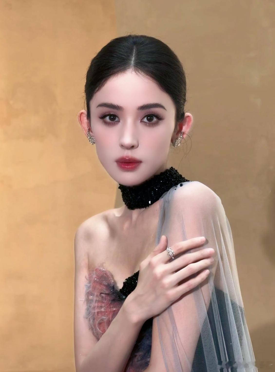 娜扎娜扎芭莎之夜红毯礼服看东方·芭莎之夜娜扎人生会议​​​